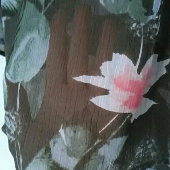 Sheer floral boho crop top - Picture 7 of 7